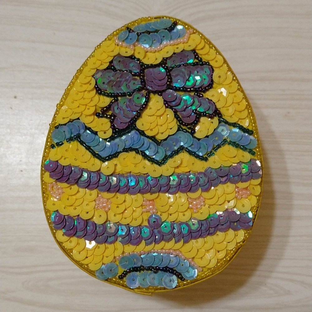 Vintage Easter Egg Storage Box + 3 Bonus Mini Easter Ornaments